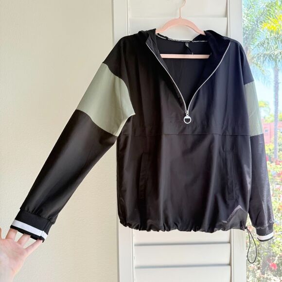 Calvin Klein Half-zip Windbreaker Hoodie in Black & Olive Green size xs - Picture 1 of 8